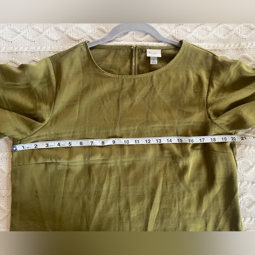 A New Day Brand Rich Olive Short Sleeve Blouse Size Medium - Picture 2 of 10
